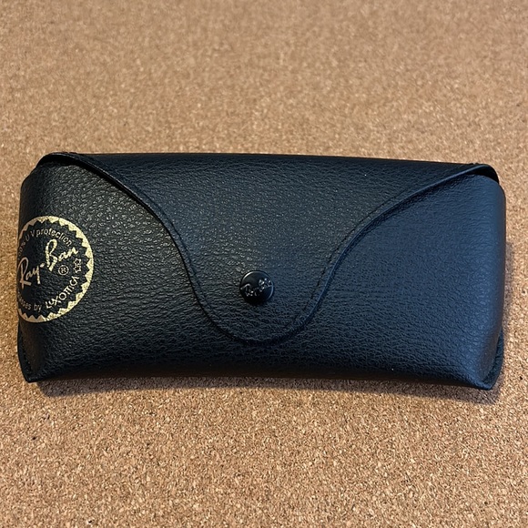 Black Ray-ban glass case only, not including wipe - Picture 3 of 9